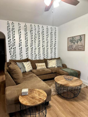 COMFY & MODERN 3 BEDROOM HOME I MED DISTRICT I FREE PARKING o